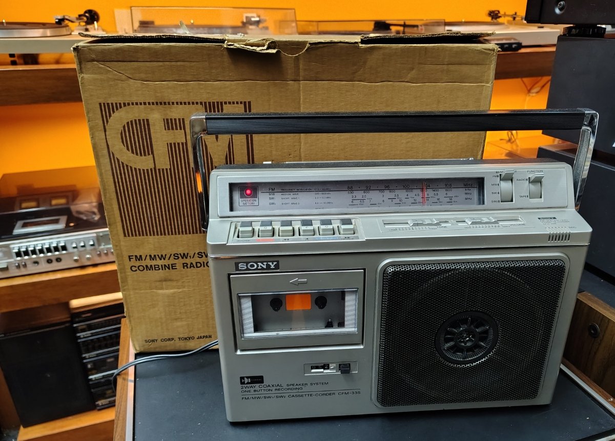 sony-cfm33s